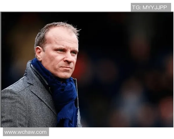 丹尼斯博格坎普以优雅与智慧重新定义足球艺术灵魂