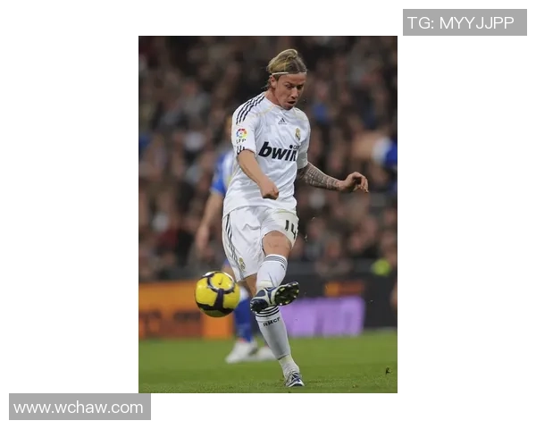 哈维：从天才足球指挥官到足球智慧的象征与传承