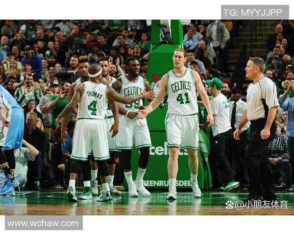 猛龙激战步行者鏖战四节险胜双方球星上演巅峰对决 猛龙激战步行者鏖战四节险胜双方球星上演巅峰对决